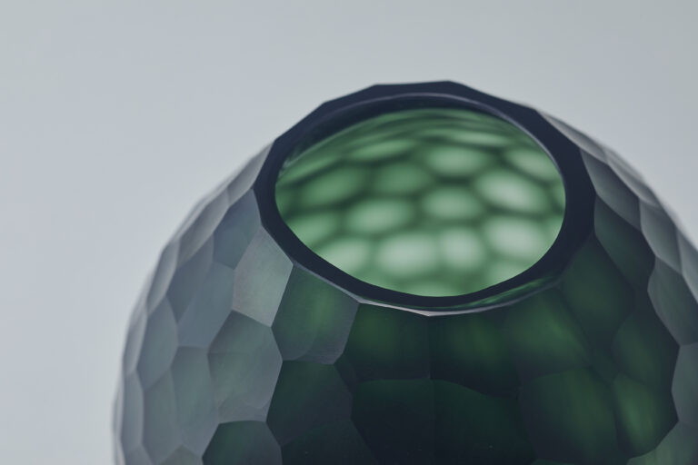知って得する！花器の素材別の特徴と生け花に活かす選び方ガイド