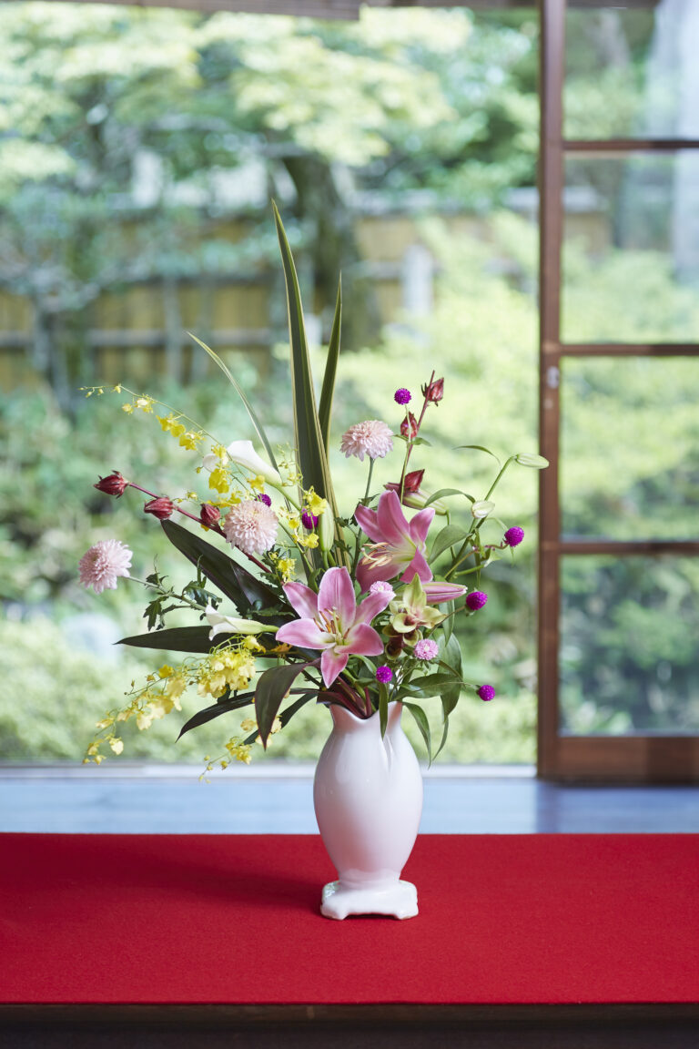 四季の移ろいを感じる生け花入門：季節ごとの花選びと飾り方の極意